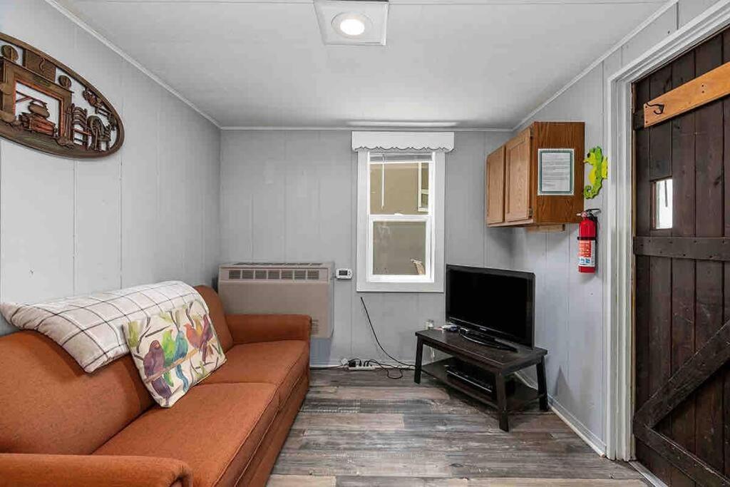 Pet-Friendly Cabin With Dock, Firepit, Bbq Newaygo 외부 사진