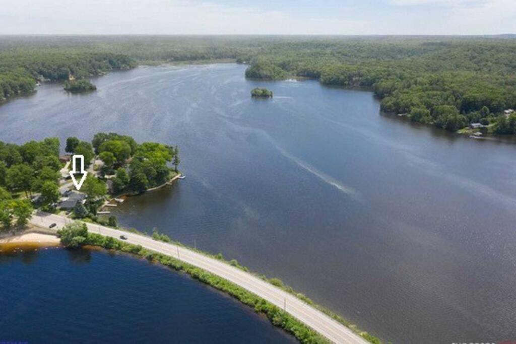 Pet-Friendly Cabin With Dock, Firepit, Bbq Newaygo 외부 사진