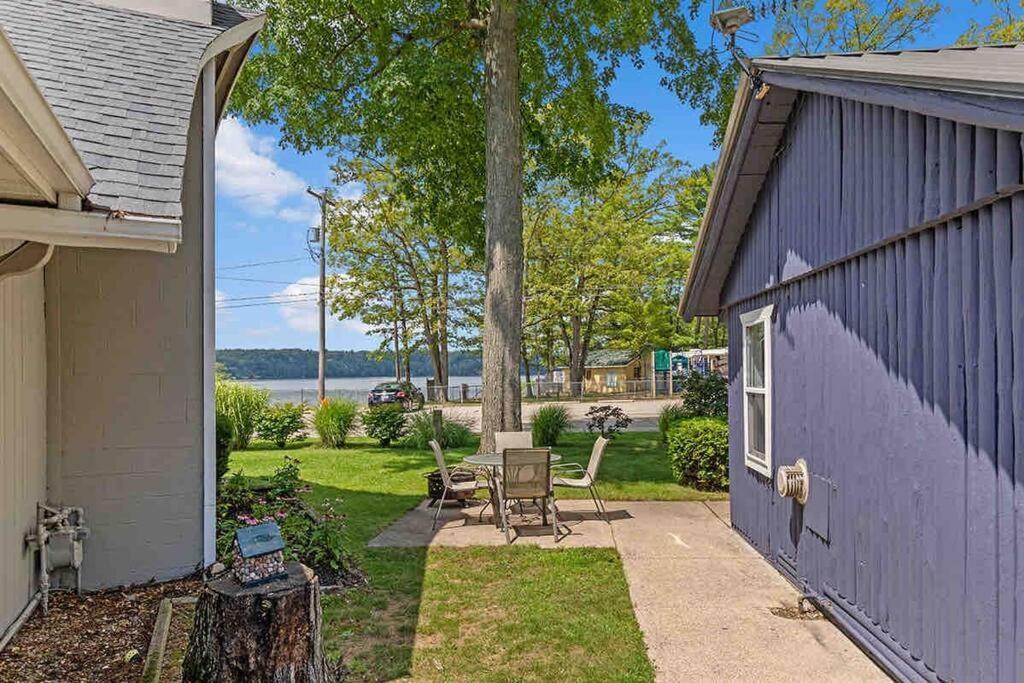 Pet-Friendly Cabin With Dock, Firepit, Bbq Newaygo 외부 사진