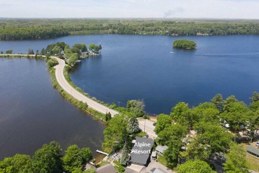 Pet-Friendly Cabin With Dock, Firepit, Bbq Newaygo 외부 사진