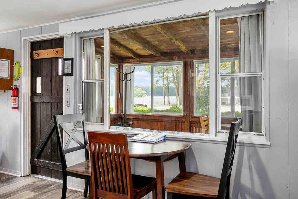 Pet-Friendly Cabin With Dock, Firepit, Bbq Newaygo 외부 사진