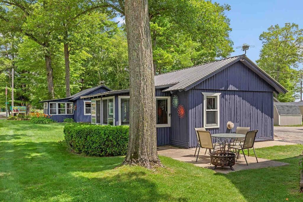 Pet-Friendly Cabin With Dock, Firepit, Bbq Newaygo 외부 사진