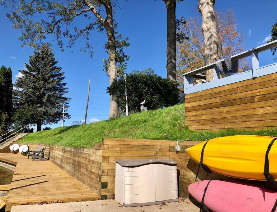Pet-Friendly Cabin With Dock, Firepit, Bbq Newaygo 외부 사진