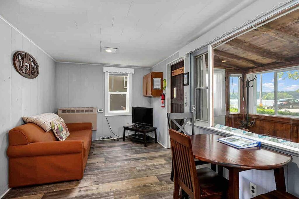 Pet-Friendly Cabin With Dock, Firepit, Bbq Newaygo 외부 사진