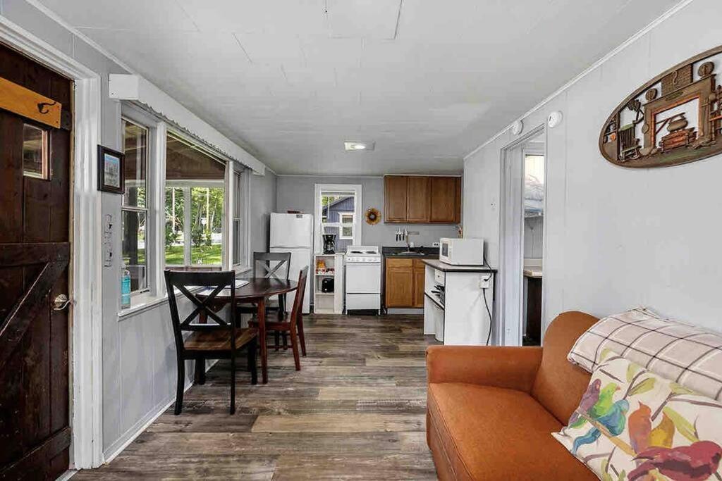 Pet-Friendly Cabin With Dock, Firepit, Bbq Newaygo 외부 사진